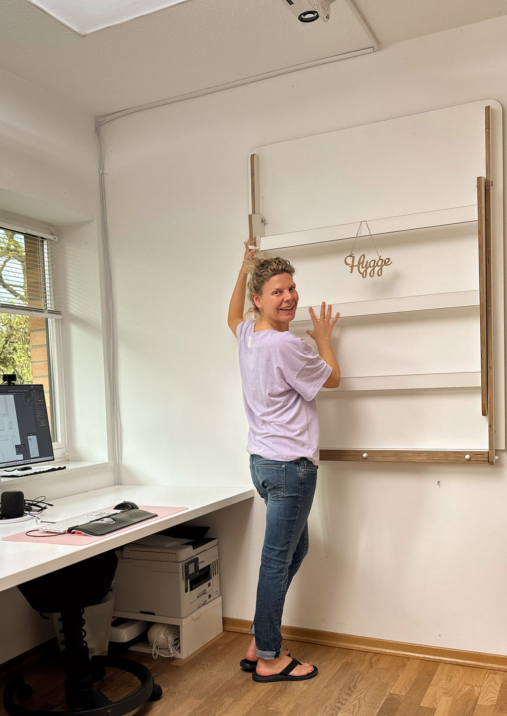 Galeriebilder-hochklappbarer-Zuschneidetisch-Snyggli-DIY-Bauanleitung-nähen-Schnittmuster_an-der-Wand