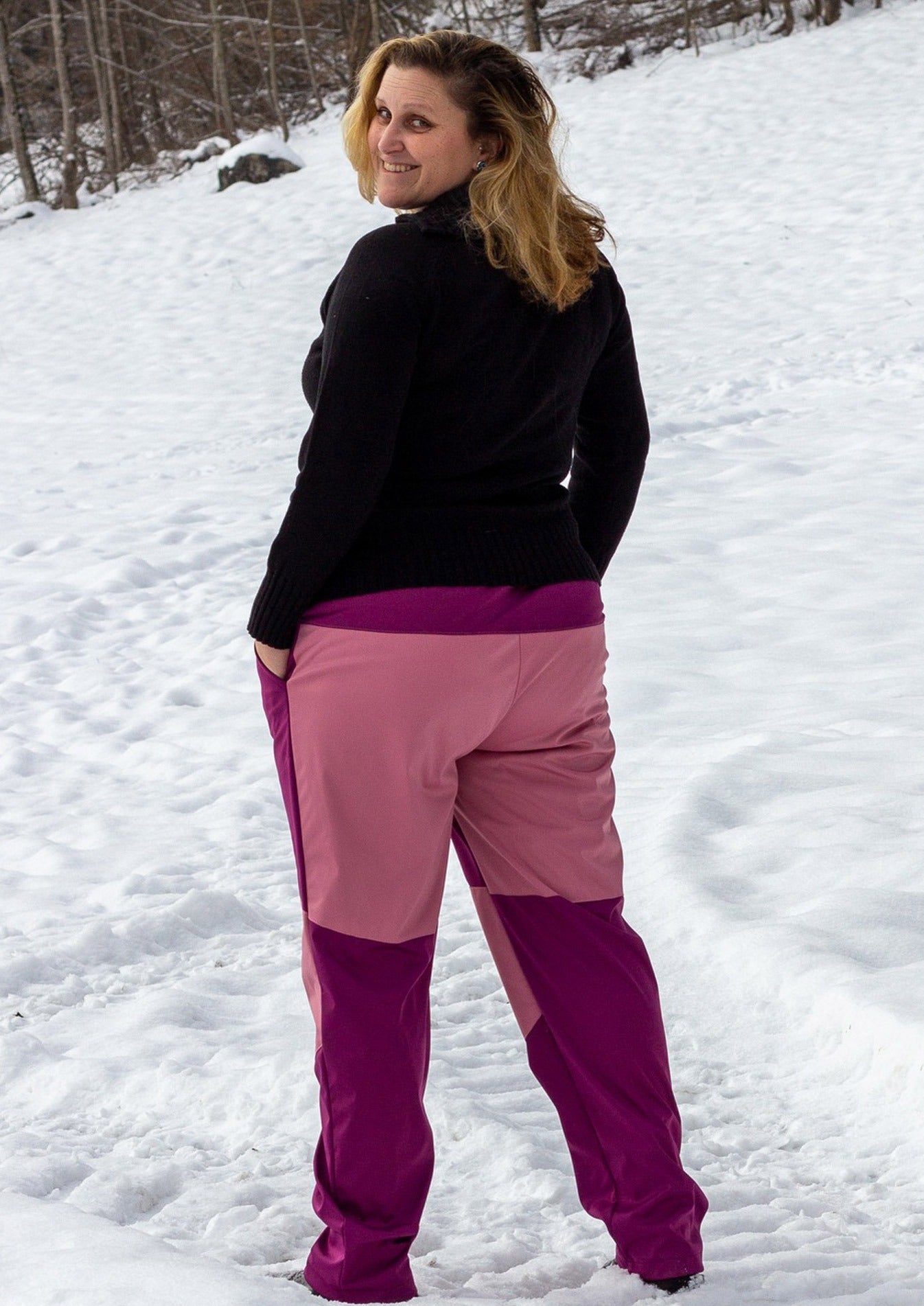 Schnittmuster-Snyggli-Nähanleitung-Outdoorhose-Hej-Vinter-high-waist-Damen-Walk-Softshell-rosa