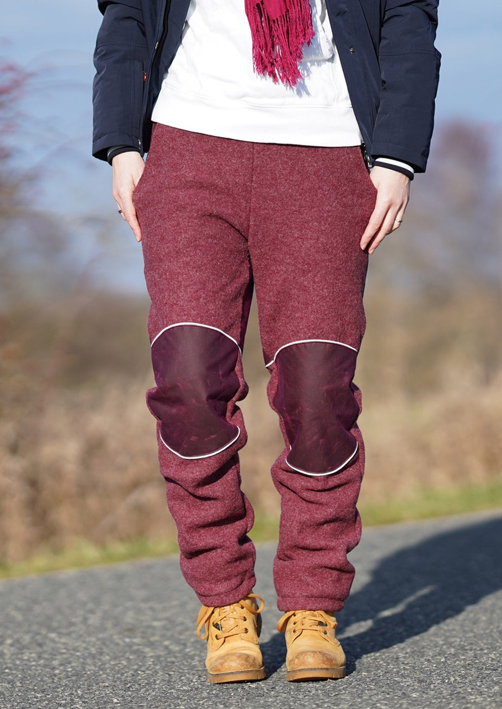 Schnittmuster-Snyggli-Nähanleitung-Outdoorhose-Hej-Vinter-high-waist-Damen-Walk-rot