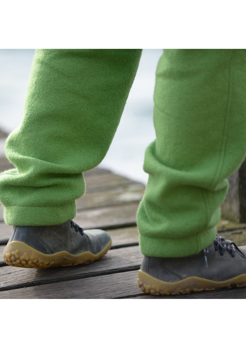 Schnittmuster-Snyggli-Nähanleitung-Outdoorhose-Hej-Vinter-low-waist-Damen-Walk-Beinsaum-Gummi