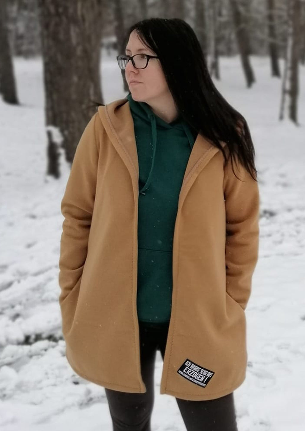 Snyggli-Cardigan-Walk-Strikkekram-Damen-Schnittmuster-Nähanleitung-Walk-Jacke-Nahttaschen