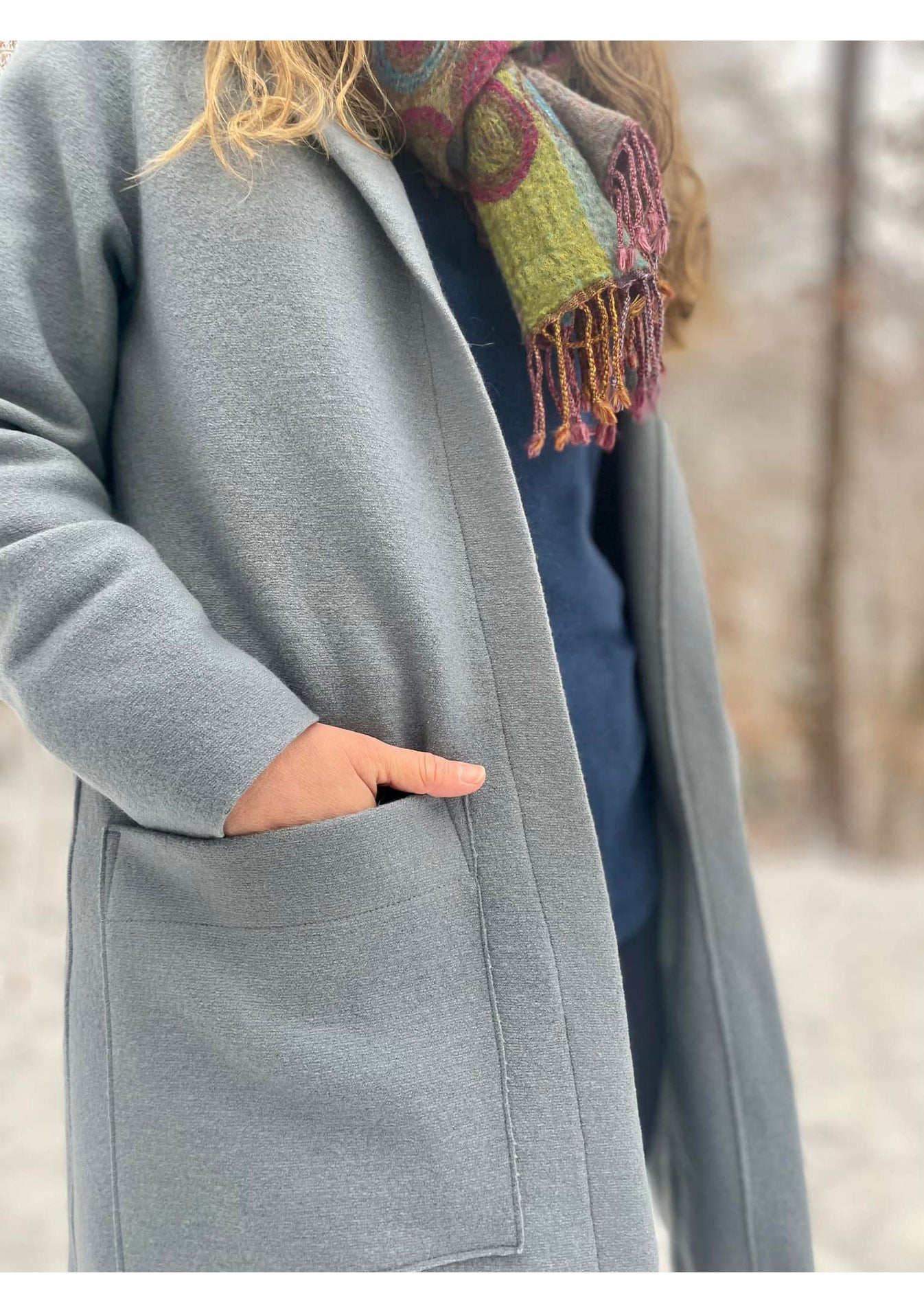 Snyggli-Cardigan-Walk-Strikkekram-Damen-Schnittmuster-Nähanleitung-Walk-Jacke-grau