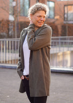 Snyggli-Cardigan-Walk-Strikkekram-Damen-Schnittmuster-Nähanleitung-Walk-Jacke-grün-offenkantig
