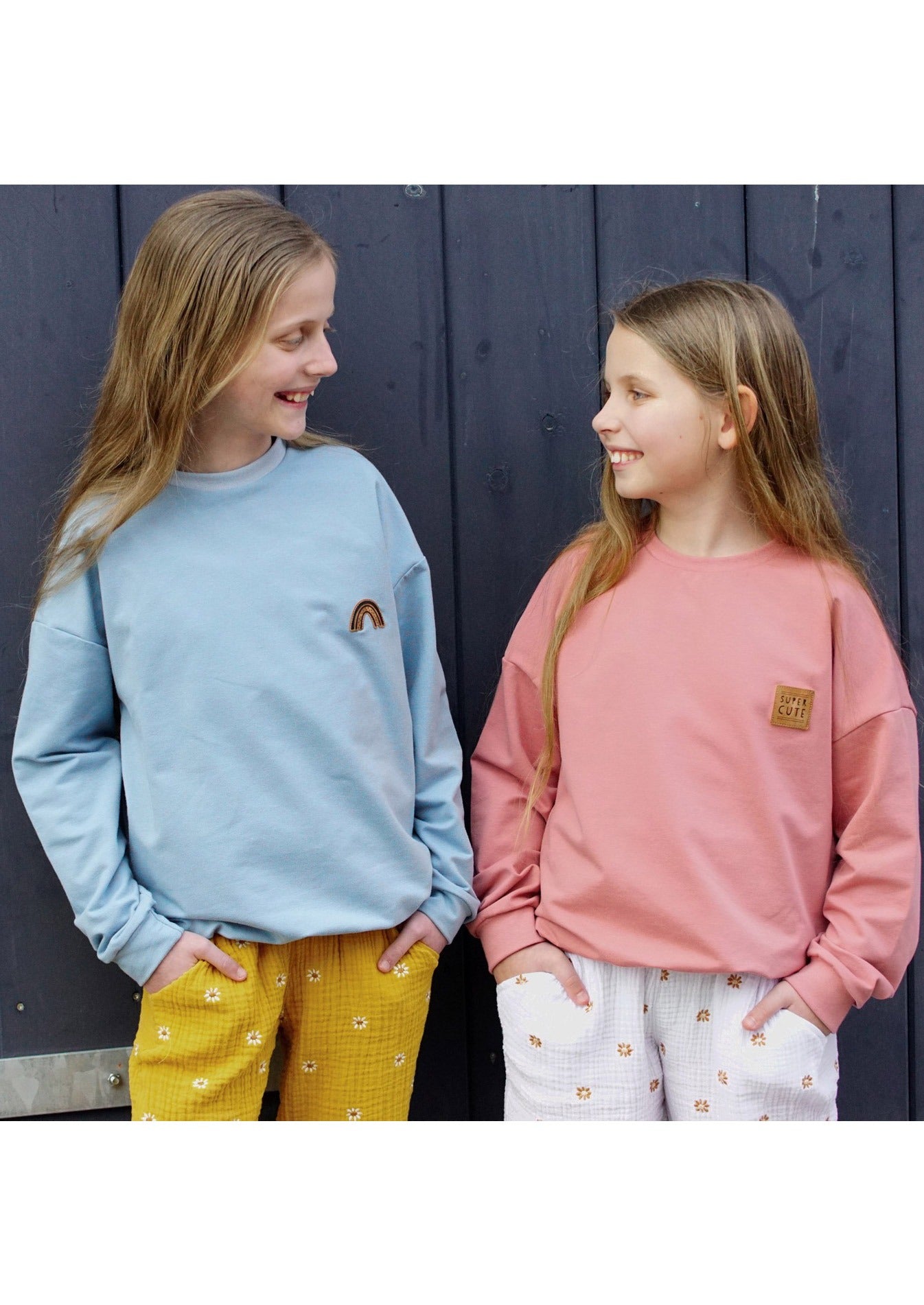 Snyggli-Ebook-Oversized-Sweater-Surf-Gr.-128-170-Schnittmuster-Nähanleitung-Geschwister-Mädchen