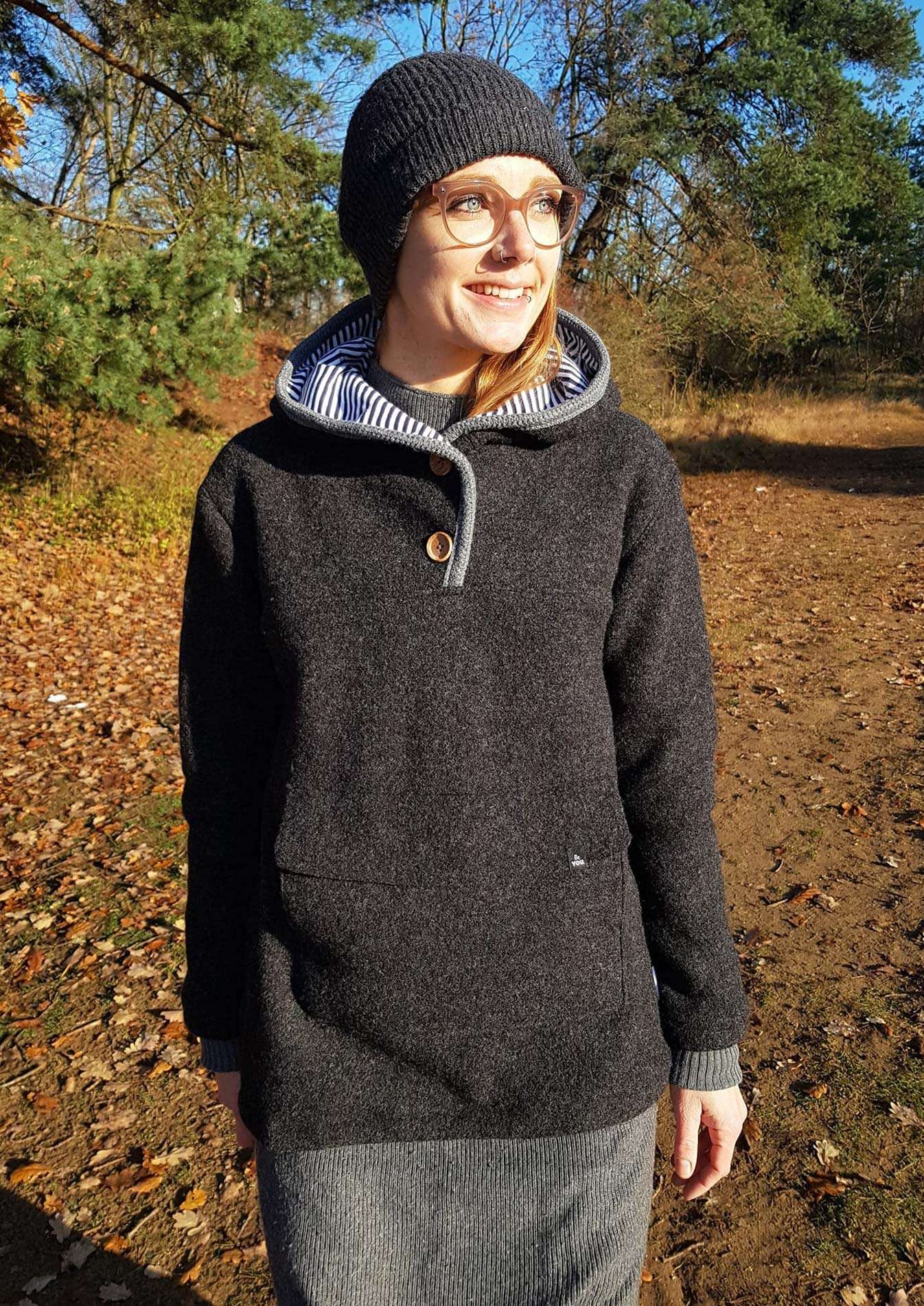 Snyggli-Hej-Varmen-Damen-Schnittmuster-Walk-Naehanleitung-grau