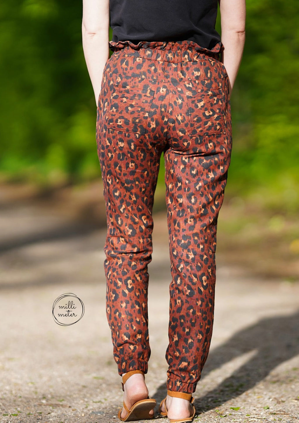 Snyggli-Musselin-Hose-Strandmusling-Schnittmuster-Leinen-Damen-high-waist--Sommer-Gr-32-50-Damen-Leo-hinten