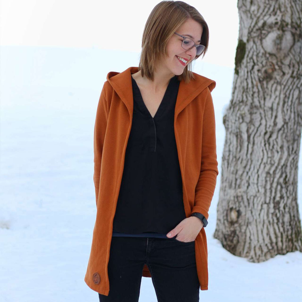 Snyggli-Schnittmuster-Cardigan-Strikkekram-Damen-Größe-32-50-Nähanleitung