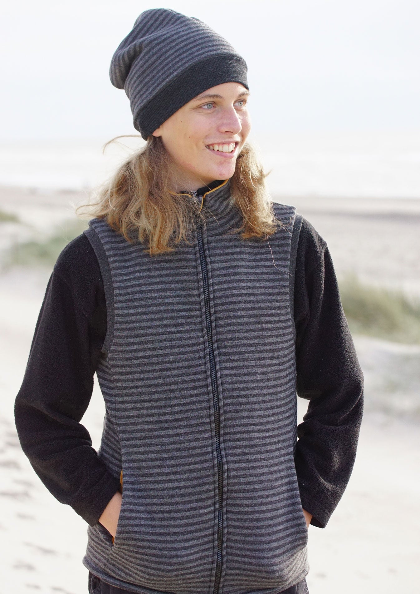 Snyggli-Schnittmuster-Ebook-Nähanleitung-Walk-Mütze-Beanie-Hygge-Beanie-Babys-Kinder-Damen-Herren-KU-34-65-cm-weste-livsglad