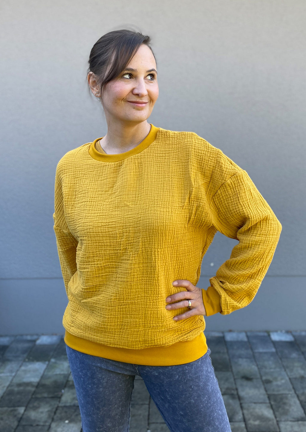 Snyggli-Schnittmuster-Ebook-Oversized-Sweater-Surf-Damen-Gr.-32-50-Musselin-Sweat-gelb