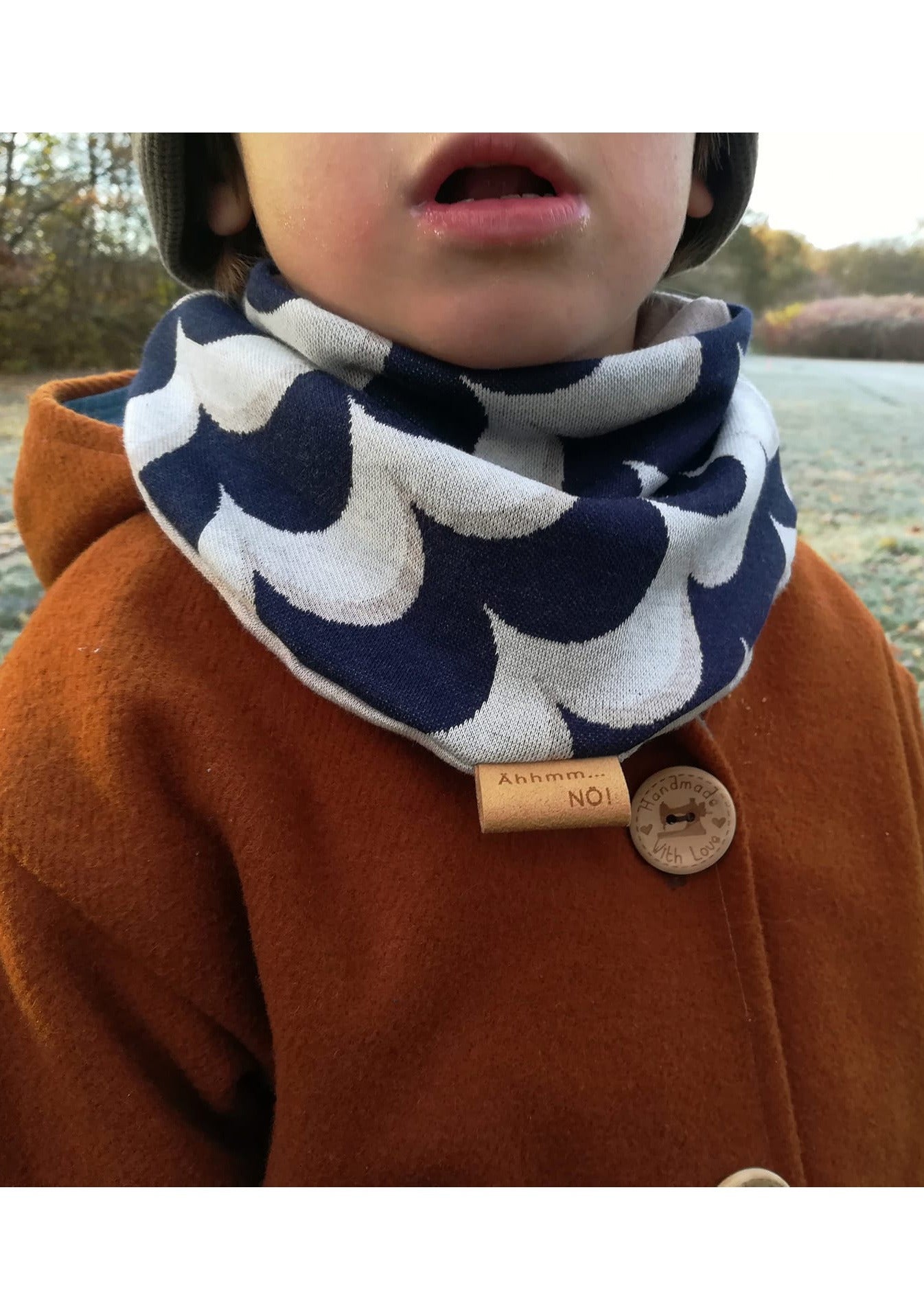 Snyggli-Schnittmuster-Freebook-Nähanleitung-Halssocke-Hygge-Sok-Babys-Kinder-Damen-Herren-Junge