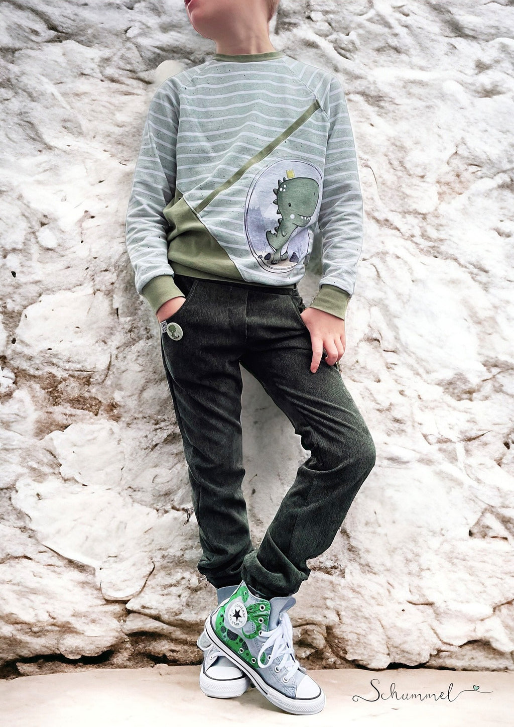 Snyggli-Schnittmuster-Hose-Elsker-Luften-Cord-Stretchcord-Babys-Kinder-Teens-Junge-Mädchen-Gr-128-170-Farverig-Raglan-Sweater