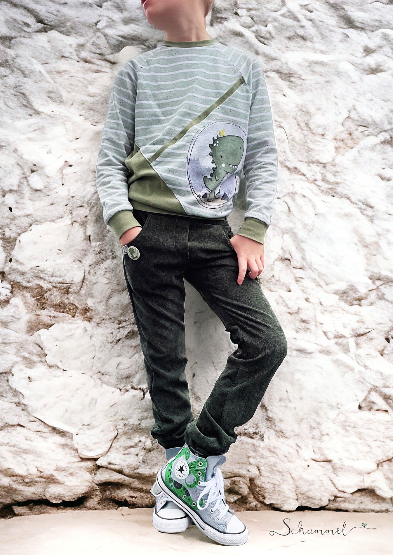 Snyggli-Schnittmuster-Hose-Elsker-Luften-Cord-Stretchcord-Babys-Kinder-Teens-Junge-Mädchen-Gr-128-170-Farverig-Raglan-Sweater