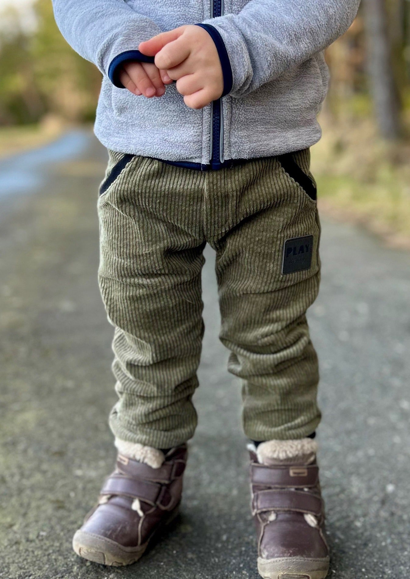 Snyggli-Schnittmuster-Hose-Elsker-Luften-Cord-Stretchcord-Babys-Kinder-Teens-Junge-Mädchen-Gr-56-122-Taschenbündchen