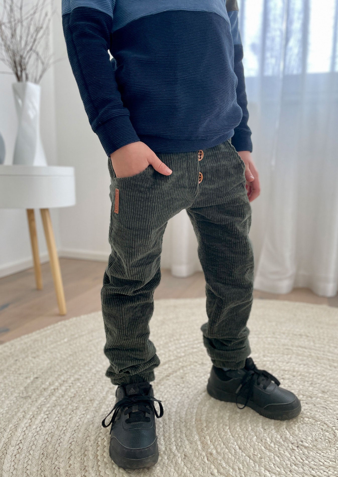 Snyggli-Schnittmuster-Hose-Elsker-Luften-Cord-Stretchcord-Babys-Kinder-Teens-Junge-Mädchen-Gr-56-122-cord-grün.