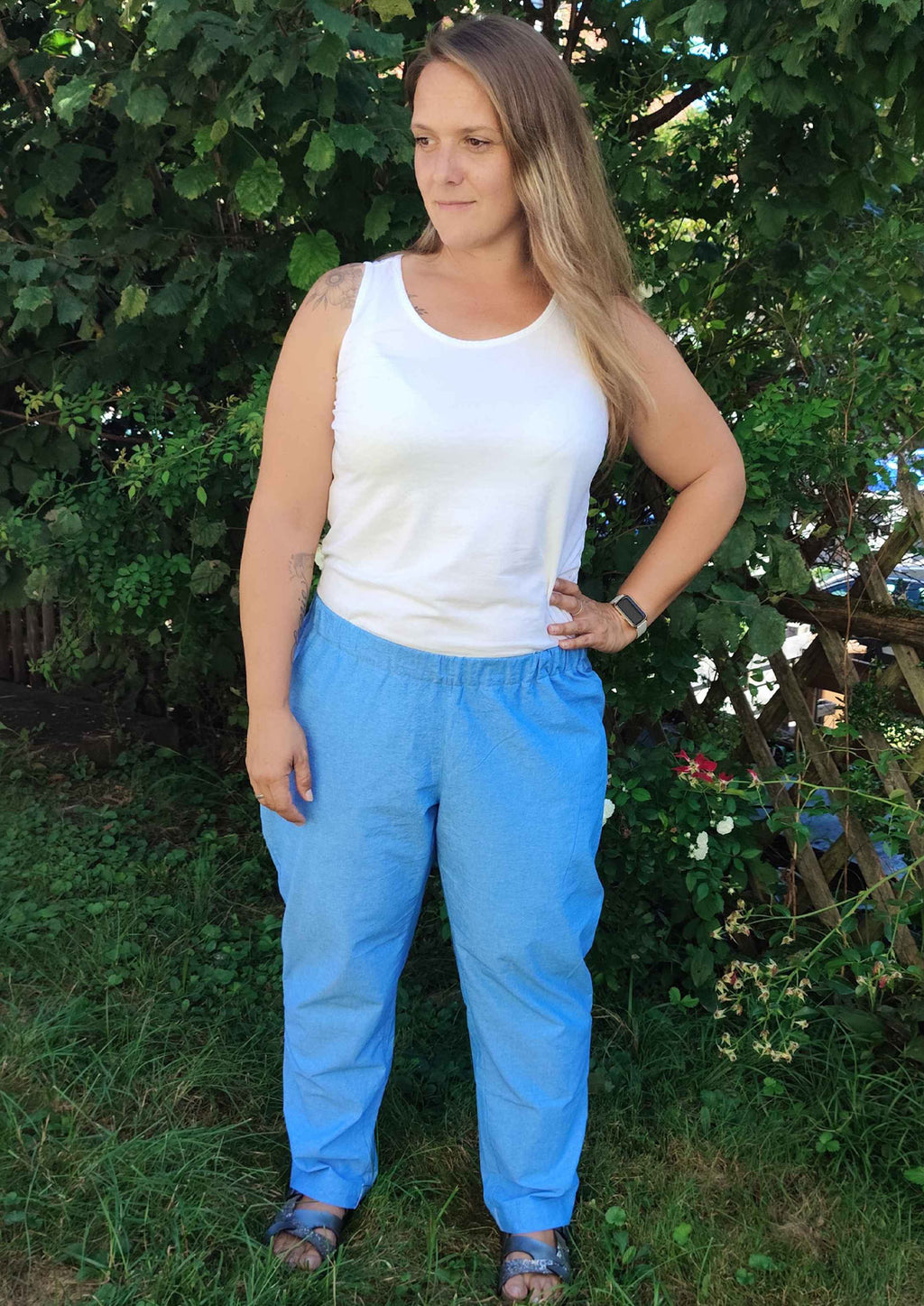 Snyggli-Schnittmuster-Hose-loose-fit-Solskin-Damen-Leinen-Cord-Chambray-nähen-Größe-32-50-low-waist-blau