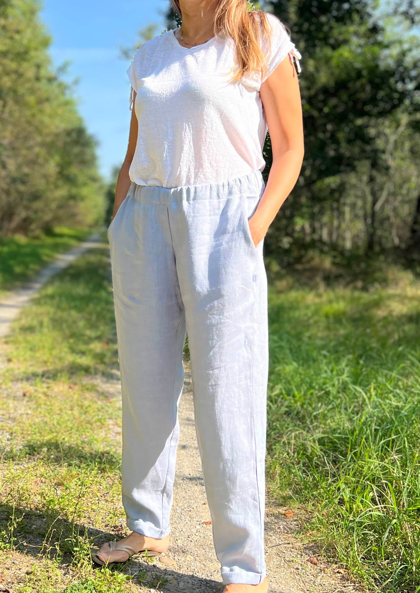 Snyggli-Schnittmuster-Hose-loose-fit-Solskin-Damen-Leinen-Cord-Chambray-nähen-Größe-32-50-low-waist-hellblau