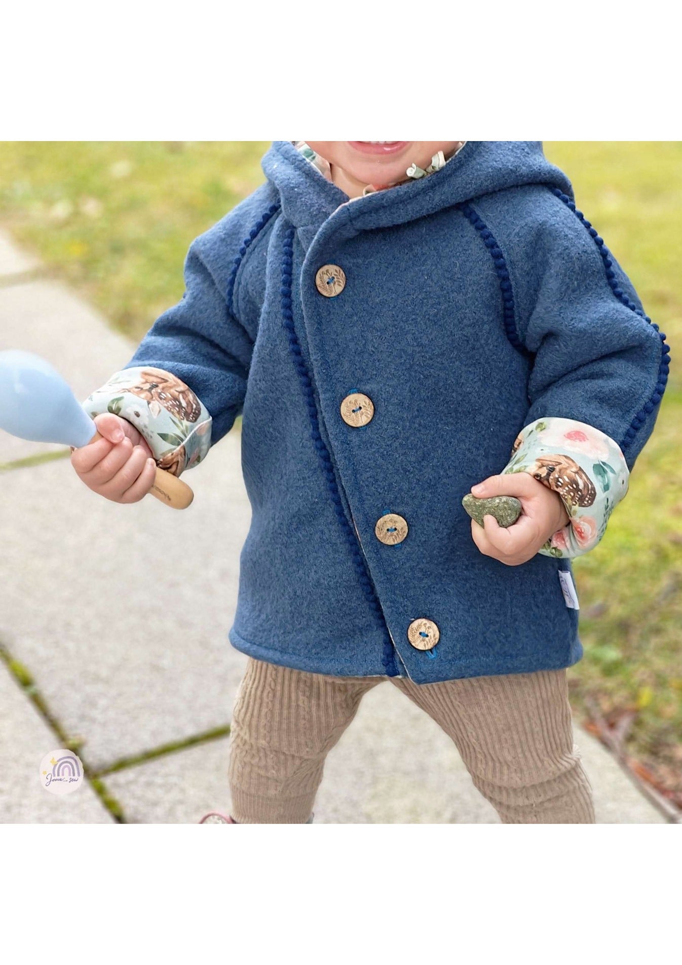 Snyggli-Schnittmuster-Jacke-Baby-Lille-Isbjörn-Walk-Knöpfe-Reißverschluss-Wickeljacke-Junge-Mädchen-Paspel