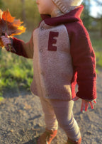 Snyggli-Schnittmuster-Jacke-Baby-Lille-Isbjörn-Walk-Knöpfe-Reißverschluss-Wickeljacke-Junge-Mädchen-college