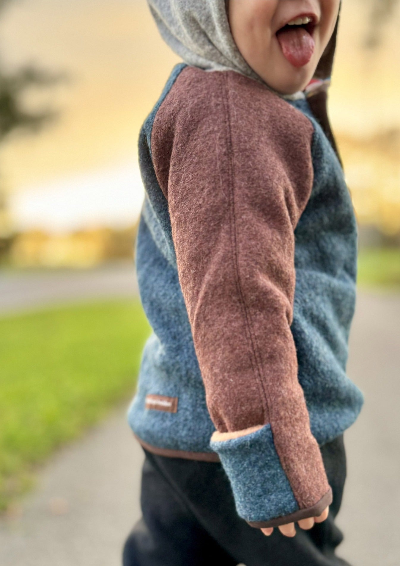 Snyggli-Schnittmuster-Jacke-Baby-Lille-Isbjörn-Walk-Knöpfe-Reißverschluss-Wickeljacke-Junge-Mädchen-frech-wild-wunderbar