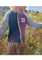 Snyggli-Schnittmuster-Jacke-Baby-Lille-Isbjörn-Walk-Knöpfe-Reißverschluss-Wickeljacke-Junge-Mädchen-knöpfe