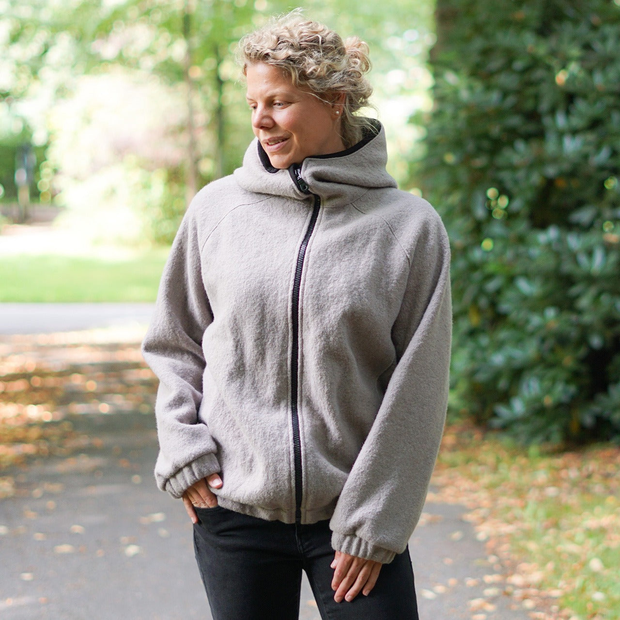 Snyggli-Schnittmuster-Jacke-Blouson-Damen-Hyg´dig-Nähanleitung-Walk-Wollwalk-Raglanjacke-Kapuze-Cover Hauptbild