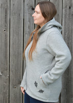 Snyggli-Schnittmuster-Jacke-Damen-Regnbue-Ebook-Nähanleitung-Walk-Fleece-Softshell-grau