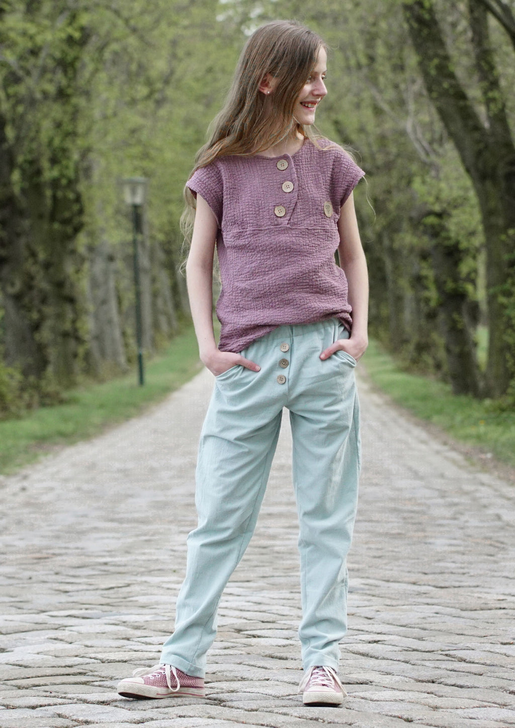 Snyggli-Schnittmuster-Loose-fit-Hose-Solskin-Cord-Canvas-Chino-Leinen-Babys-Kinder-Teens-Junge-Mädchen-Gr-128-170-Cord-Canvas-Leinen-Chino-musselin-shirt-solmusling