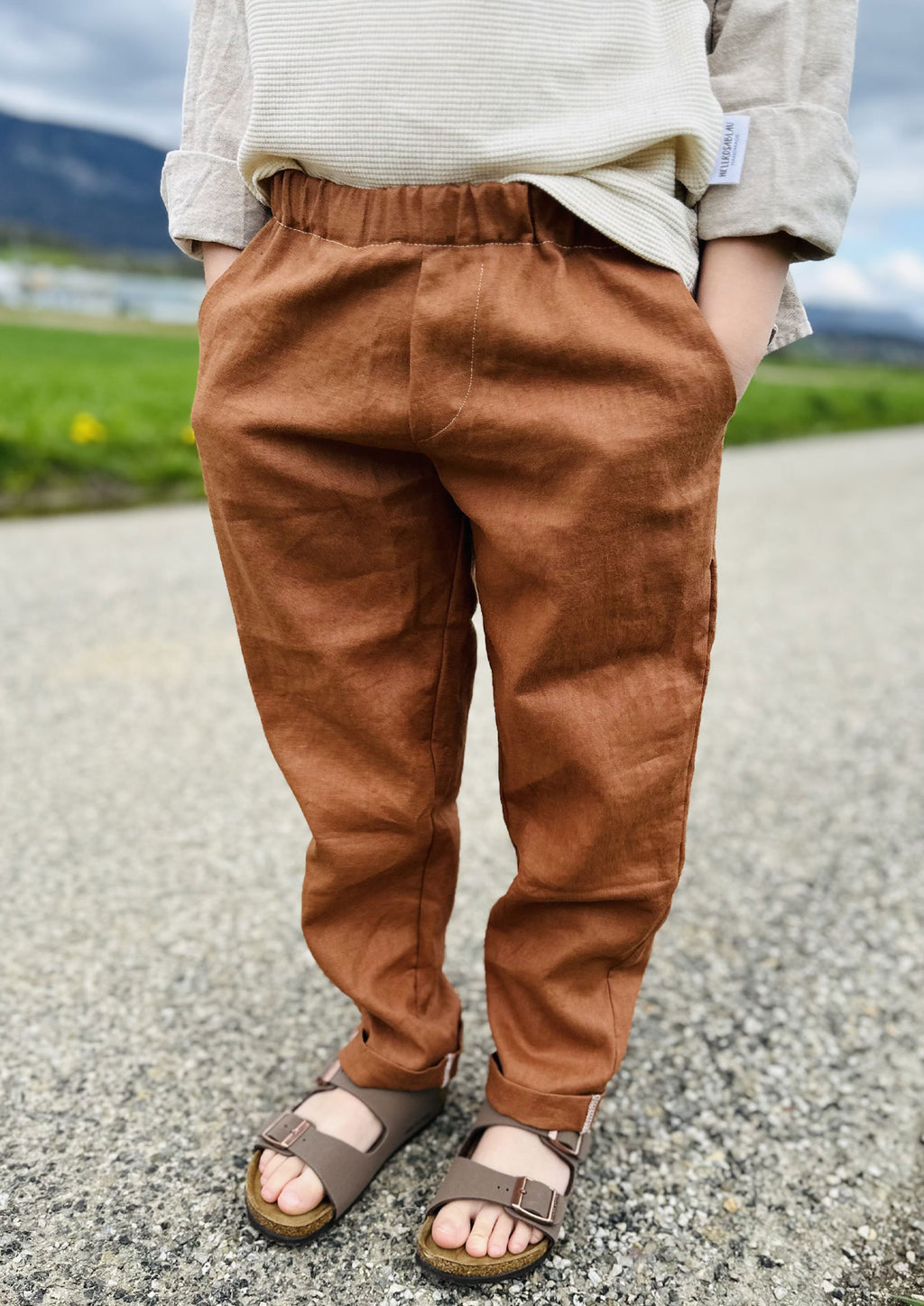 Snyggli-Schnittmuster-Loose-fit-Hose-Solskin-Cord-Canvas-Chino-Leinen-Babys-Kinder-Teens-Junge-Mädchen-Gr-56-122-Cord-Canvas-Leinen-Chino-rost