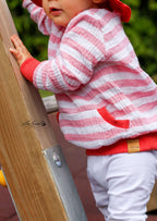 Snyggli-Schnittmuster-Musselin-Naehanleitung-Babysweater-Musling-maedchen