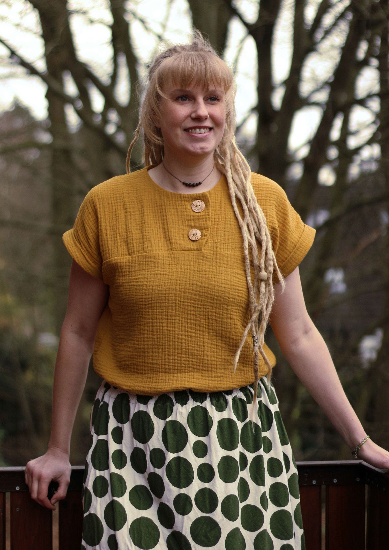 Snyggli-Schnittmuster-Musselin-Shirt-Solmusling-Damen-Leinen-Gr-32-50-Nähanleitung-Ebook-Sommer-Senfgelb