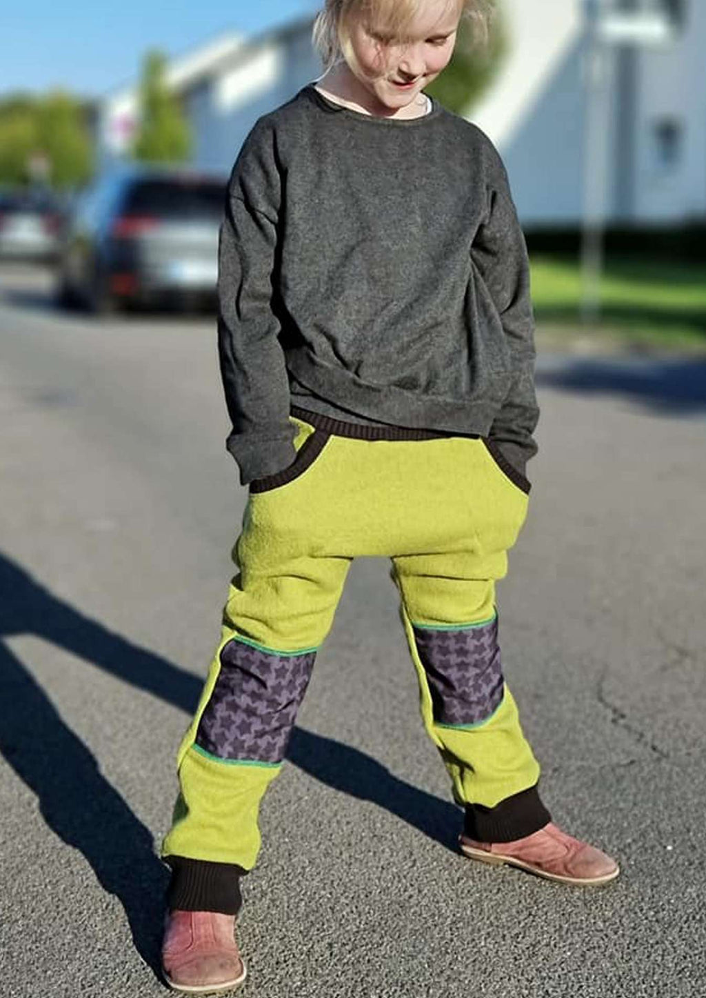 Snyggli-Schnittmuster-Naehanleitung-Pumphose-Luften_Groesse-122-170_Walk