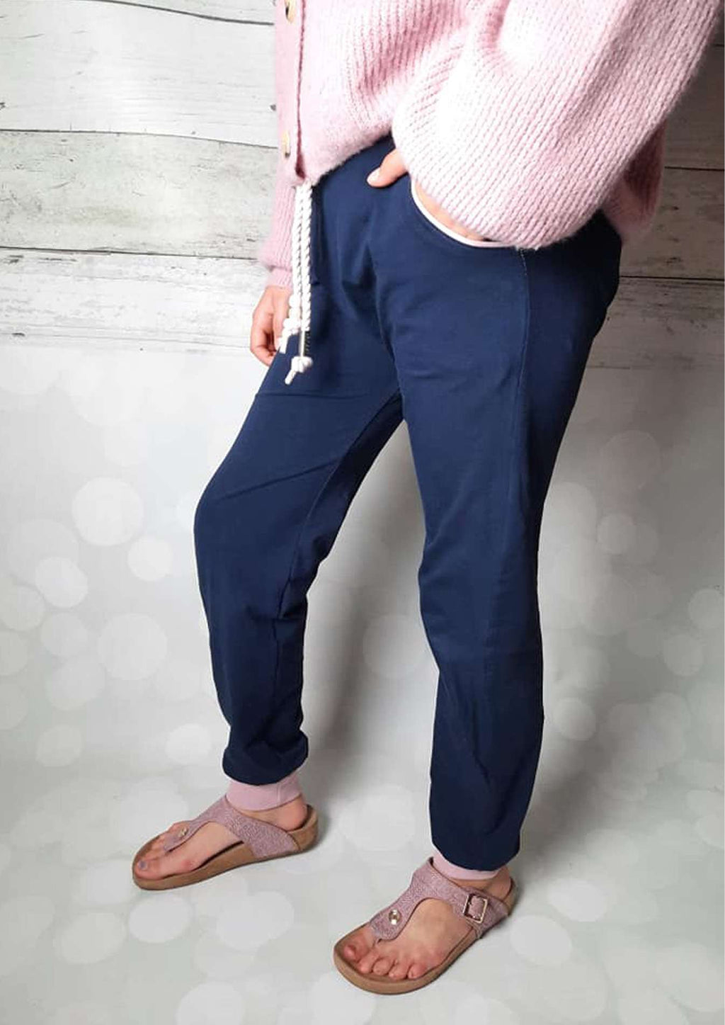 Snyggli-Schnittmuster-Naehanleitung-Pumphose-Luften_Groesse-122-170_maedchen-balu