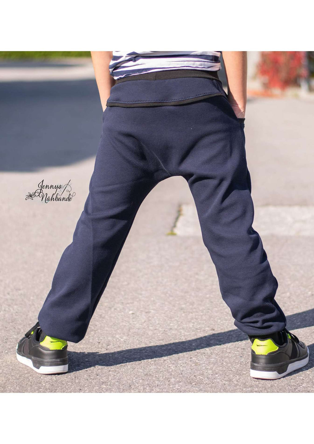 Snyggli-Schnittmuster-Naehanleitung-Pumphose-Luften_Groesse-122-170_waffel