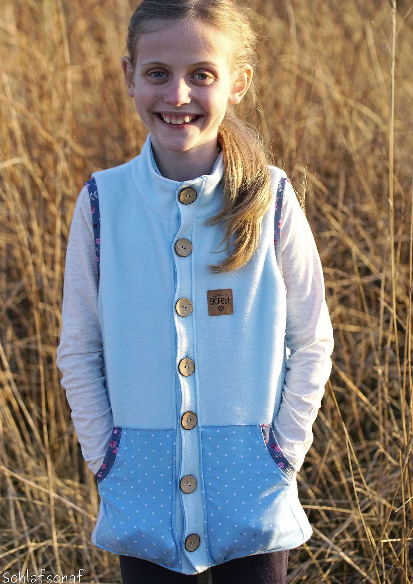 Snyggli-Schnittmuster-Nähanleitung-Weste-Livsglad-Kinder-Teens-Fleece-Knopfleiste