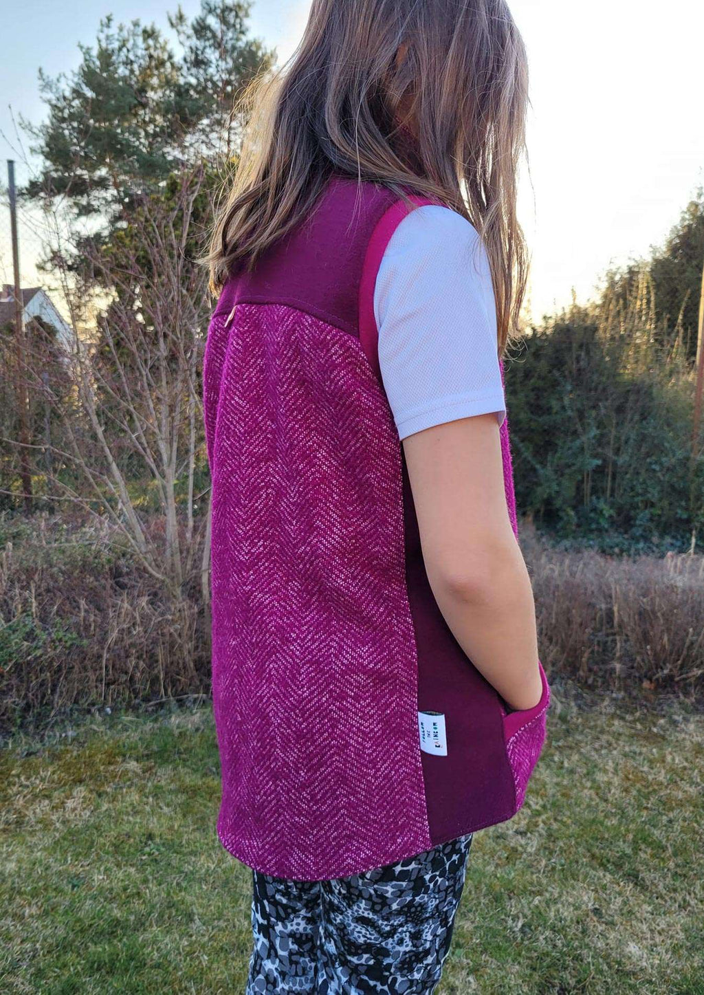 Snyggli-Schnittmuster-Nähanleitung-Weste-Livsglad-Kinder-Teens-Mädchen-Fischgräte