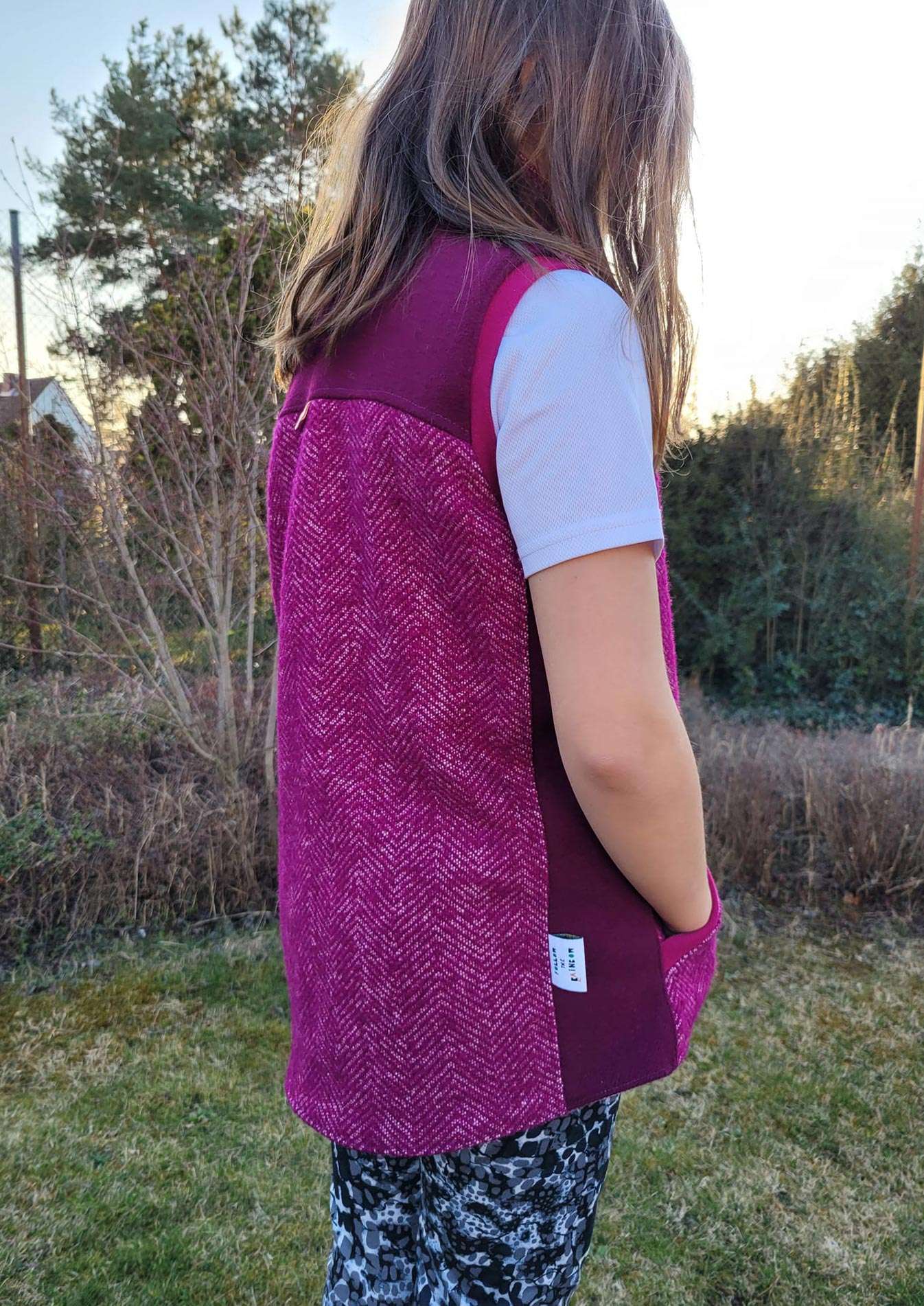 Snyggli-Schnittmuster-Nähanleitung-Weste-Livsglad-Kinder-Teens-Mädchen-Fischgräte