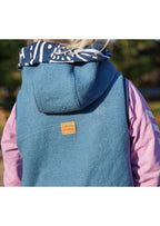 Snyggli-Schnittmuster-Nähanleitung-Weste-Livsglad-Kinder-Teens-Walk-Jungs-Rückenteilung