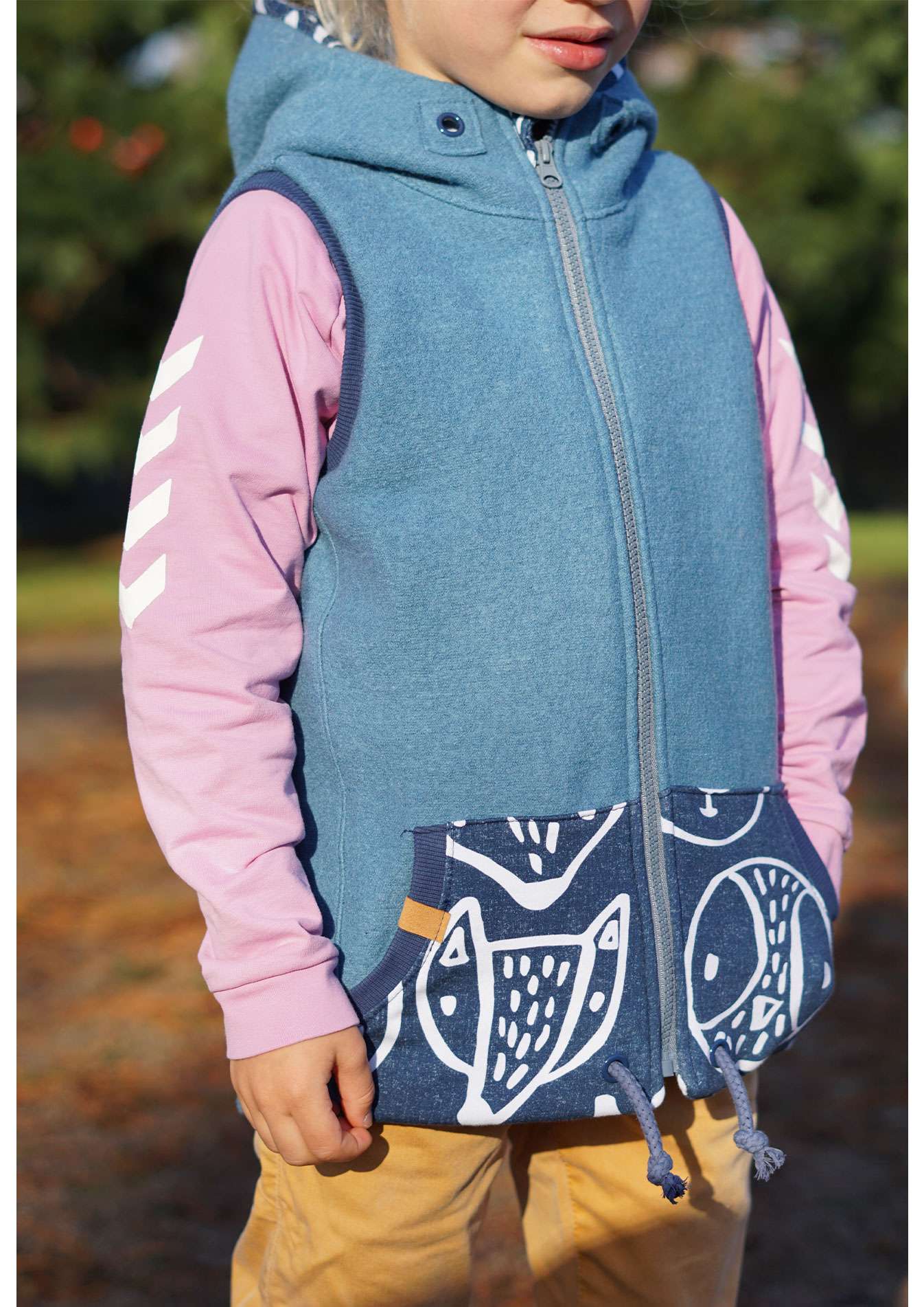 Snyggli-Schnittmuster-Nähanleitung-Weste-Livsglad-Kinder-Teens-Walk-Jungs