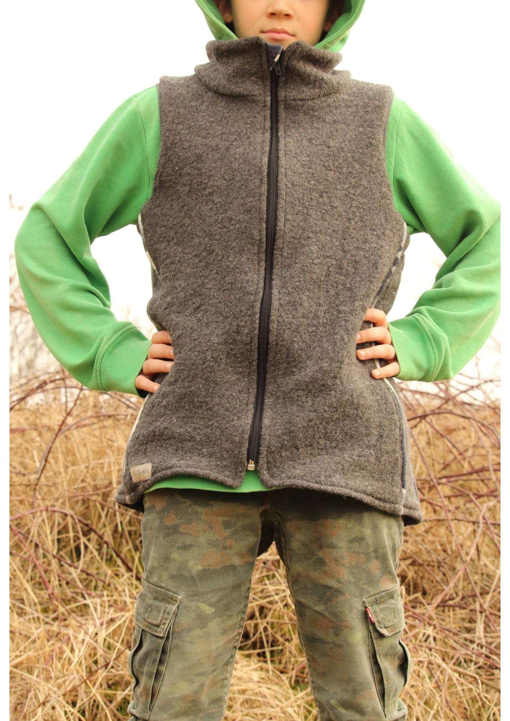 Snyggli-Schnittmuster-Nähanleitung-Weste-Livsglad-Kinder-Teens-Walk-Jungs_Outdoor