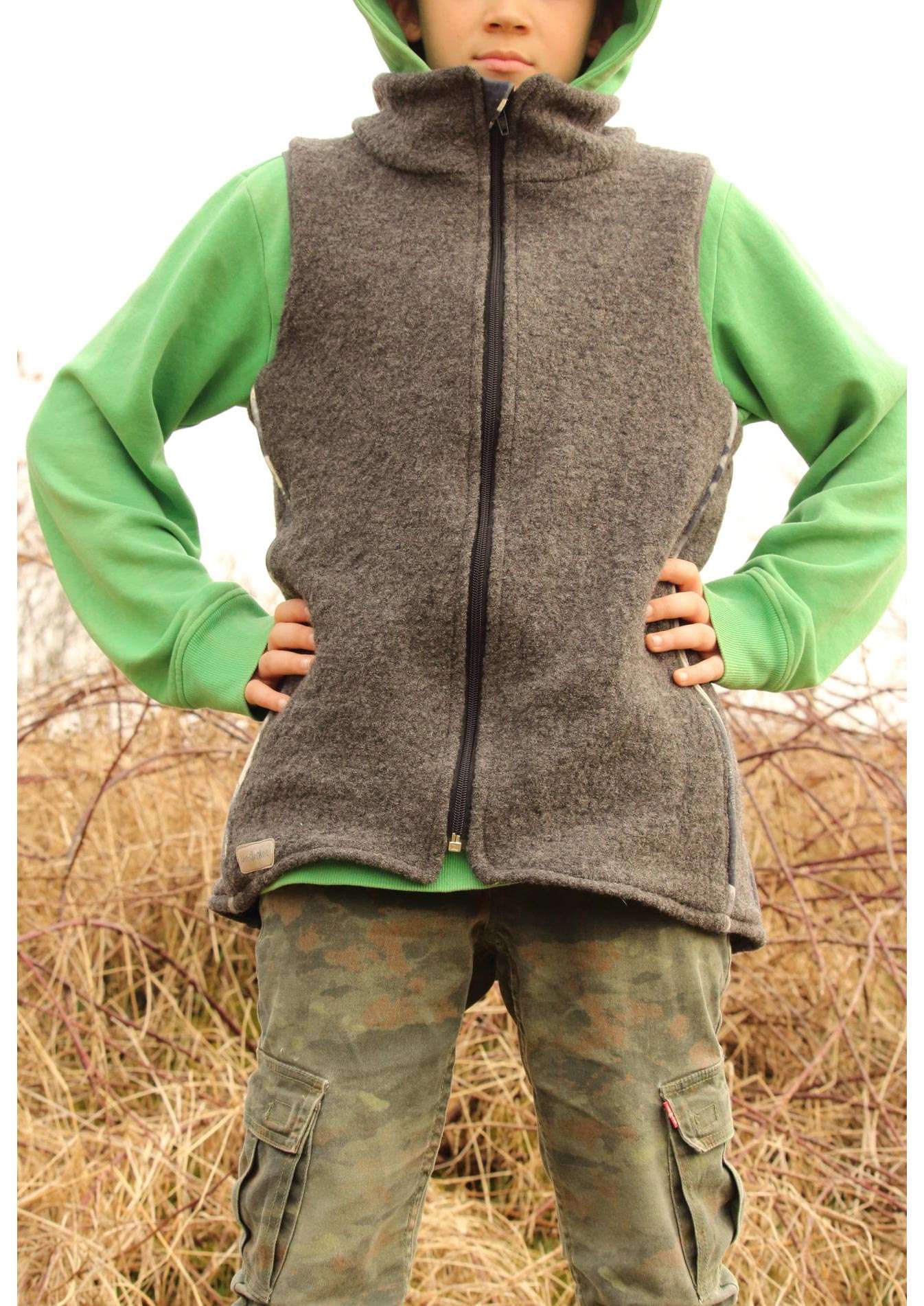 Snyggli-Schnittmuster-Nähanleitung-Weste-Livsglad-Kinder-Teens-Walk-Jungs_Outdoor