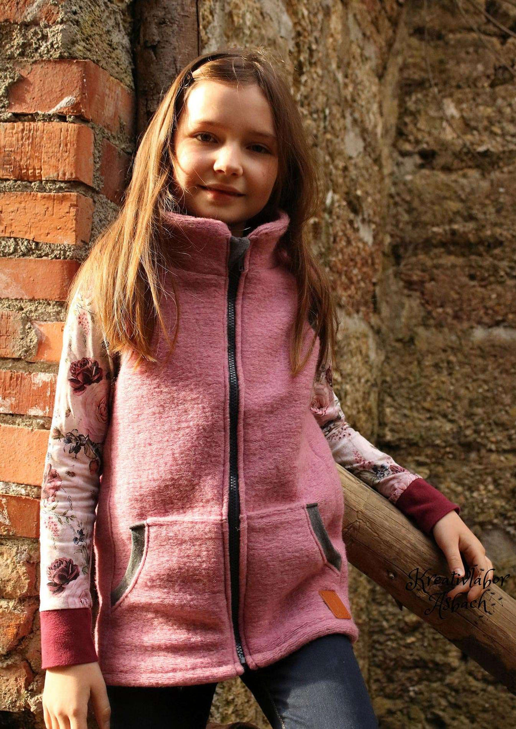 Snyggli-Schnittmuster-Nähanleitung-Weste-Livsglad-Kinder-Teens-Walk-Mädchen-rosa