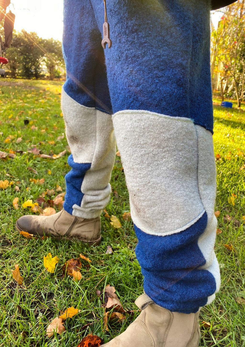 Snyggli-Schnittmuster-Walkhose-Outdoorhose-Hej-Vinter-Kinder-Teens-Nähanleitung-Gr.-128-170-Kniepatch-Walk