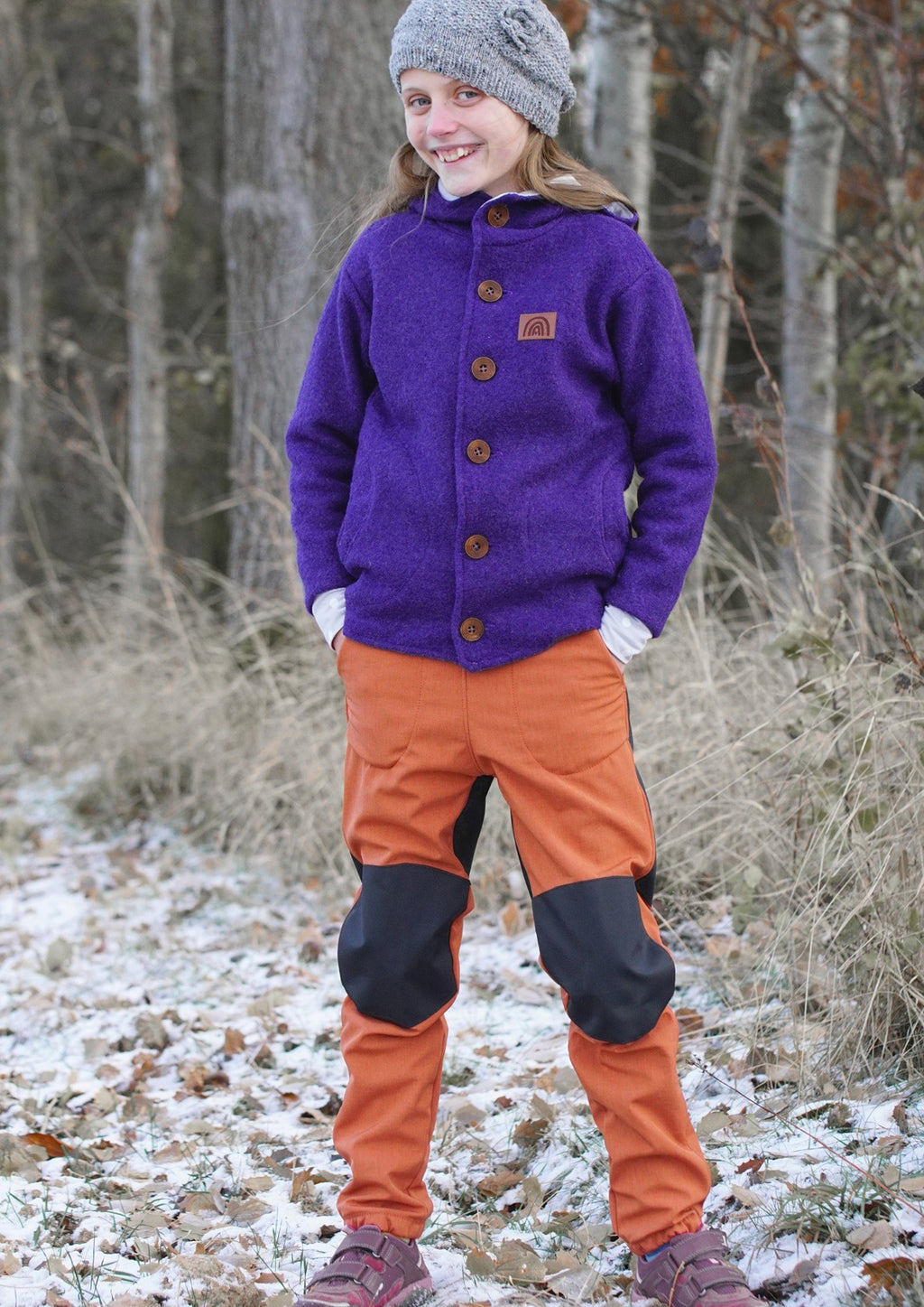 Snyggli-Schnittmuster-Walkhose-Outdoorhose-Hej-Vinter-Kinder-Teens-Nähanleitung-Gr.-128-170-Mädchen-Walk-Jacke
