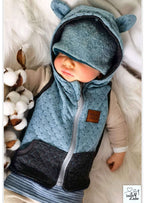 Snyggli-Schnittmuster-Weste-Livsglad-Baby-Kinder-Nähanleitung-Baby-Öhrchen