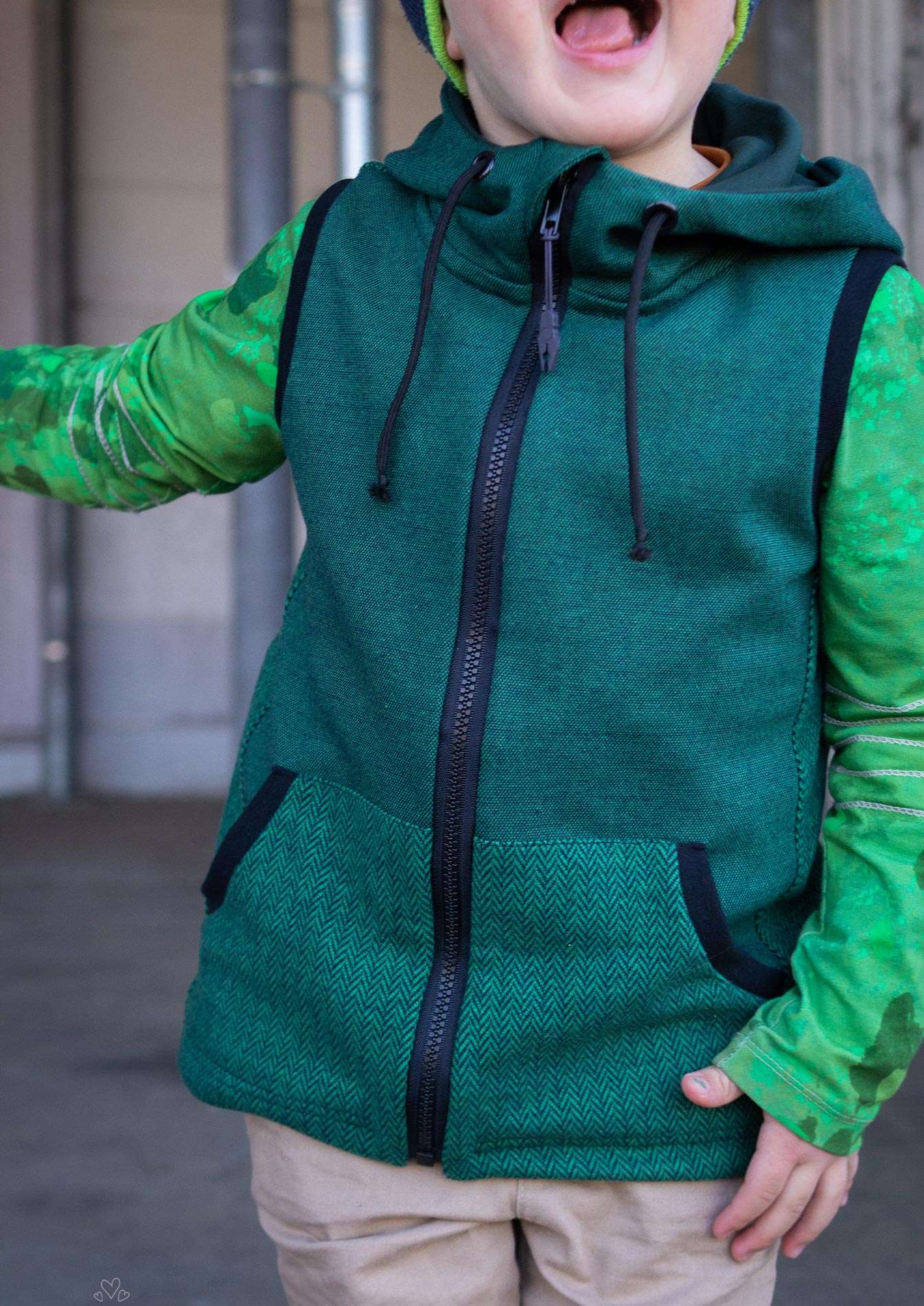 Snyggli-Schnittmuster-Weste-Livsglad-Baby-Kinder-Nähanleitung-Jaquard