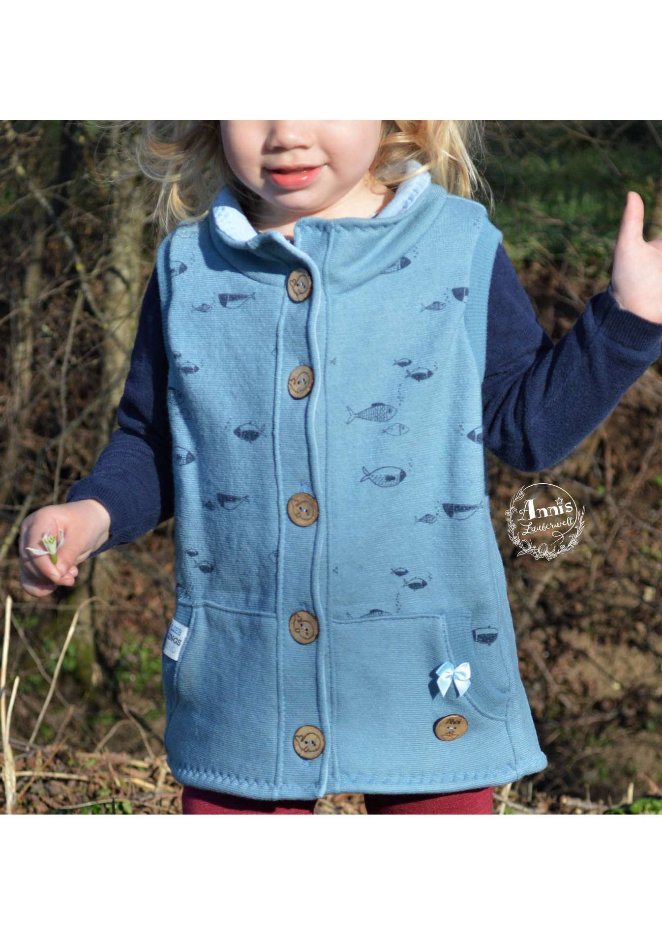 Snyggli-Schnittmuster-Weste-Livsglad-Baby-Kinder-Nähanleitung-Knopfleiste