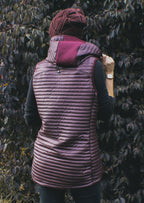 Snyggli-Schnittmuster-Weste-Livsglad-Damen-Gr-32-50-ebook-Naehanleitung-Stepp-lila