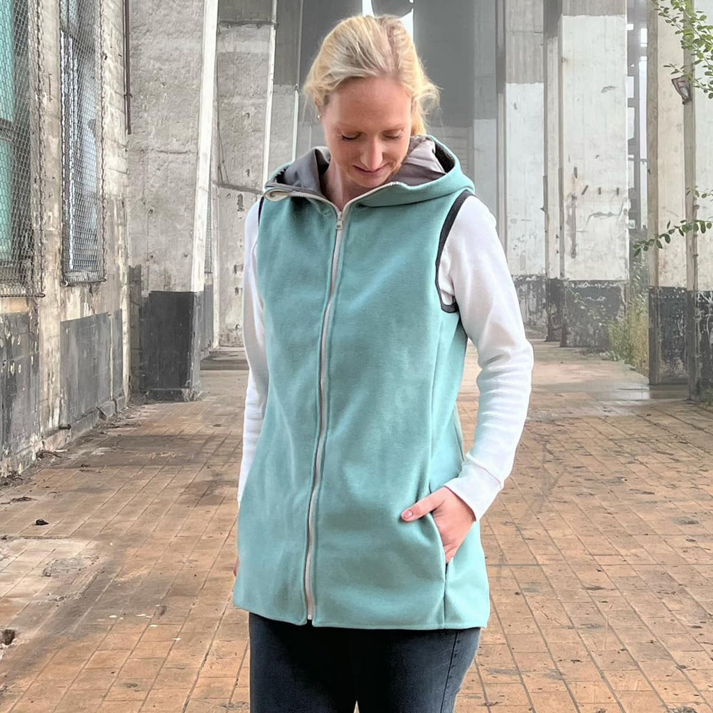 Snyggli-Schnittmuster-Weste-Livsglad-Damen-Größe-32-50-Nähanleitung