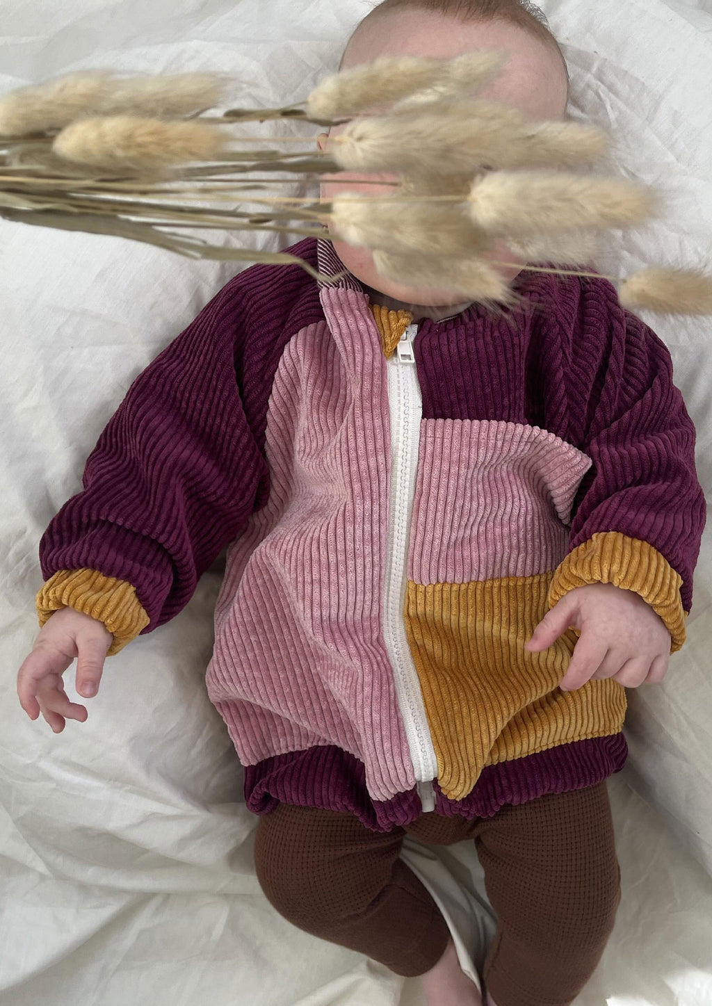 Snyggli-Schnittmuster-collegejacke-helt-mig-babys-kinder-teens-junge-mädchen-nähanleitung-ebook-größe-56-170-baby-cord-rot-orange