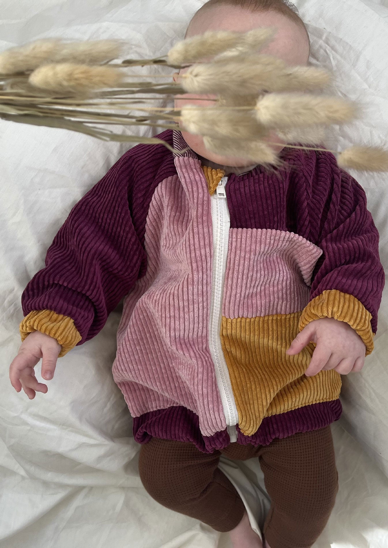 Snyggli-Schnittmuster-collegejacke-helt-mig-babys-kinder-teens-junge-mädchen-nähanleitung-ebook-größe-56-170-baby-cord-rot-orange